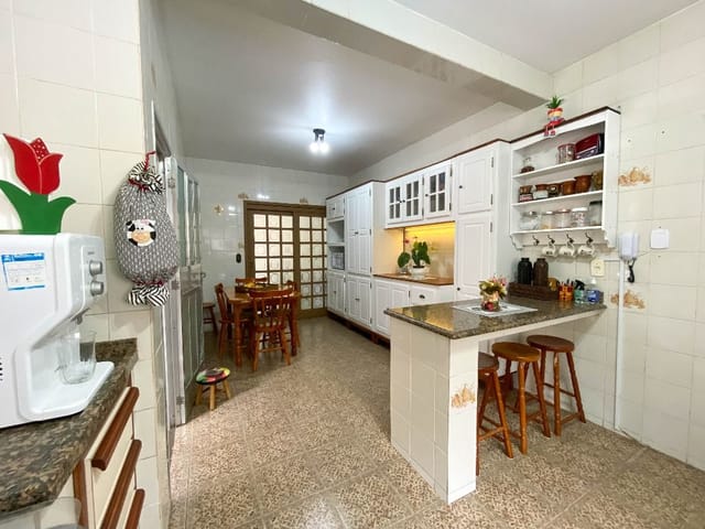 Casa com 300m² 5 quartos e 4 banheiros, à venda, no bairro Três Vendas em Pelotas