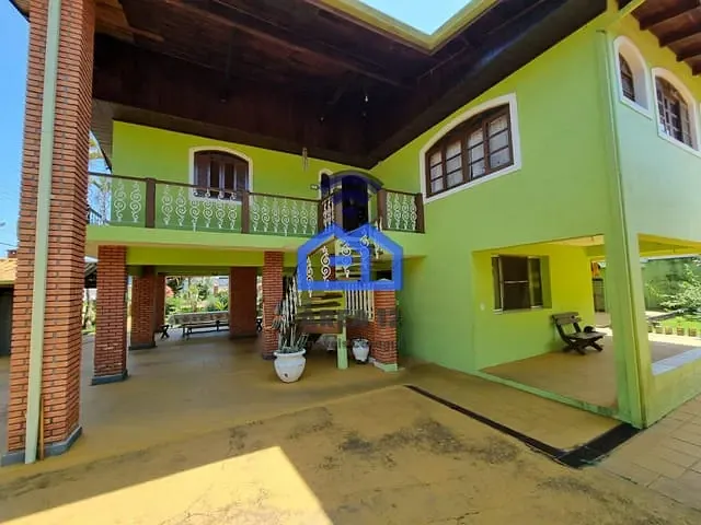 Sobrado com 1200m² 6 quartos e 5 banheiros, à venda, no bairro Martim de Sá em Caraguatatuba