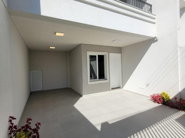 Sobrado com 110m² 3 quartos e 3 banheiros, à venda, no bairro Nova Rússia em Ponta Grossa
