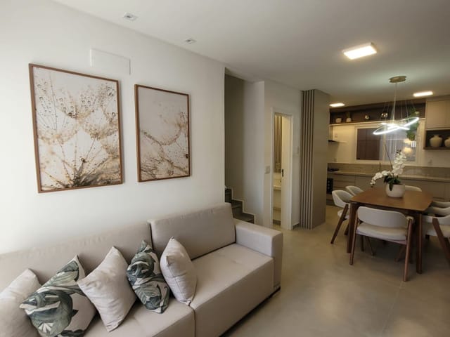 Sobrado com 110m² 3 quartos e 3 banheiros, à venda, no bairro Nova Rússia em Ponta Grossa