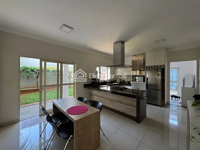 Sobrado com 300m² 5 quartos e 5 banheiros, à venda, no bairro Jardim Terramérica II em Americana