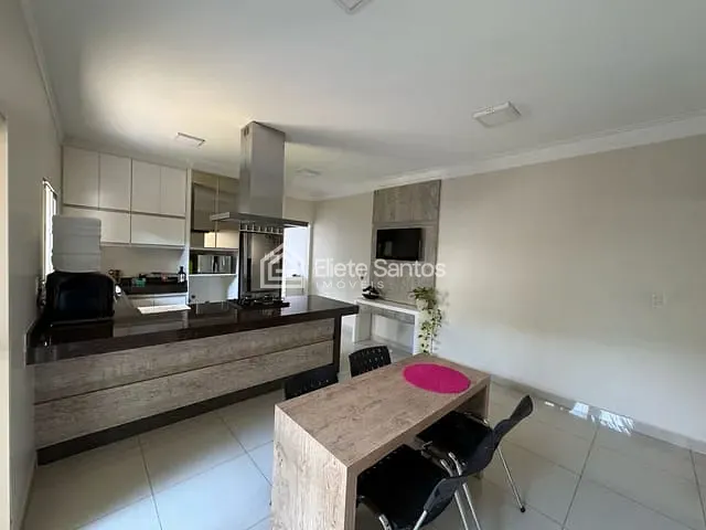 Sobrado com 300m² 5 quartos e 5 banheiros, à venda, no bairro Jardim Terramérica II em Americana