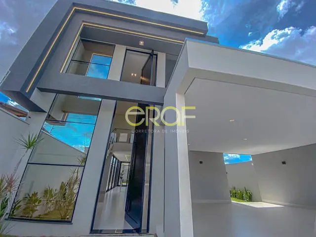 Sobrado com 300m² 4 quartos e 4 banheiros, à venda, no bairro Parque Laguna II em Formosa