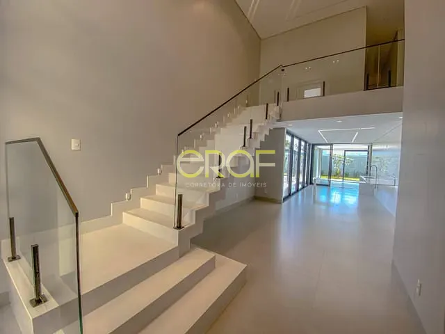 Sobrado com 300m² 4 quartos e 4 banheiros, à venda, no bairro Parque Laguna II em Formosa