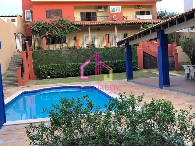 Sobrado com 1280m² 4 quartos e 4 banheiros, à venda, no bairro Santa Rosa em Cuiabá