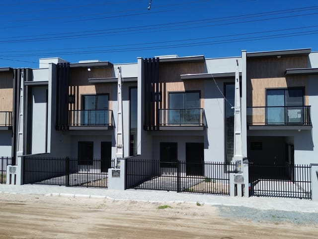 Foto do Sobrado - Sobrado Geminado 30 metros da Praia à venda, Bairro Salinas, Balneário Barra do Sul, SC | North Center