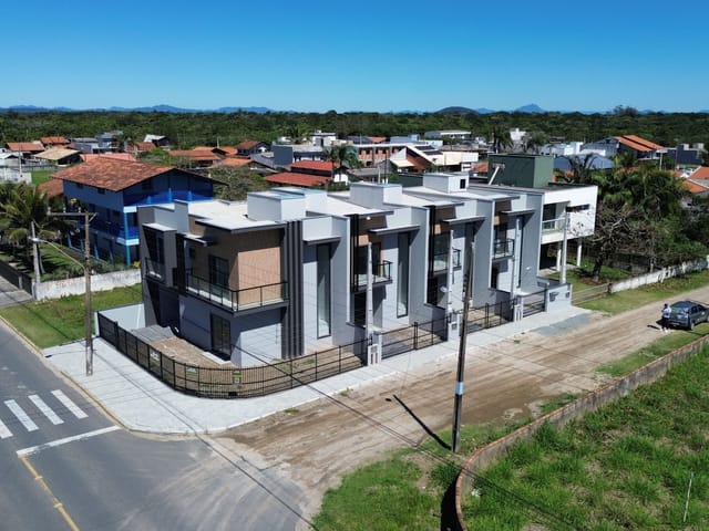 Foto do Sobrado - Sobrado Geminado 30 metros da Praia à venda, Bairro Salinas, Balneário Barra do Sul, SC | North Center