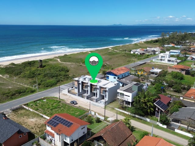 Foto do Sobrado - Sobrado Geminado 30 metros da Praia à venda, Bairro Salinas, Balneário Barra do Sul, SC | North Center