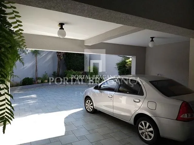 Casa com 453m² 3 quartos e 5 banheiros, à venda, no bairro Jardim Europa em Bragança Paulista