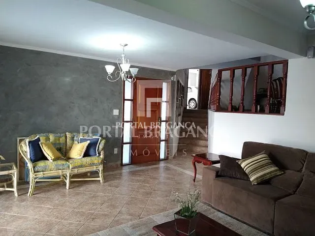 Casa com 453m² 3 quartos e 5 banheiros, à venda, no bairro Jardim Europa em Bragança Paulista