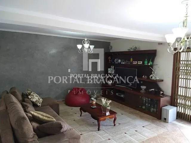 Casa com 453m² 3 quartos e 5 banheiros, à venda, no bairro Jardim Europa em Bragança Paulista