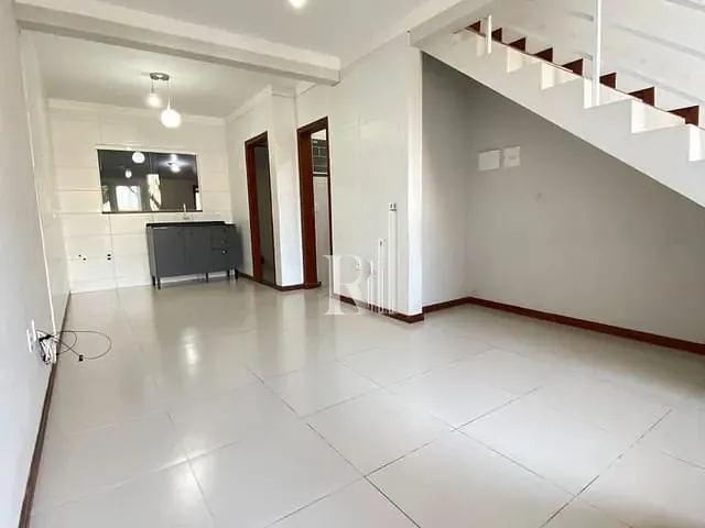 Sobrado com 140m² 3 quartos e 2 banheiros, à venda, no bairro Universitário em Tijucas