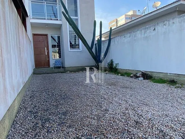 Sobrado com 140m² 3 quartos e 2 banheiros, à venda, no bairro Universitário em Tijucas