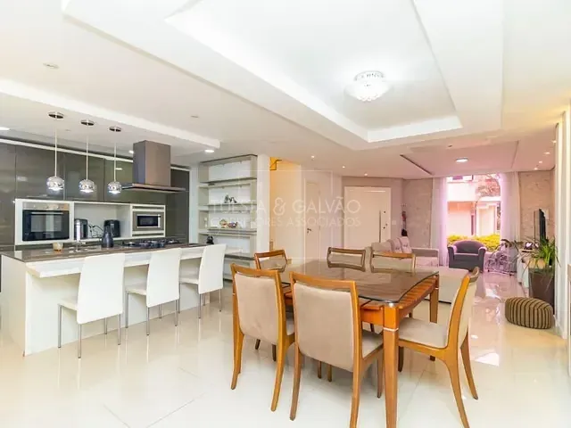 Sobrado com 212m² 3 quartos e 4 banheiros, à venda, no bairro Boqueirão em Curitiba