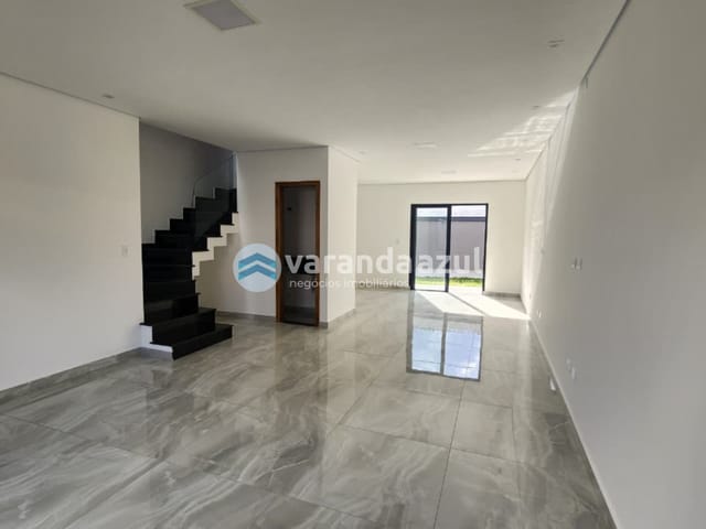 Sobrado 3 quartos e 3 banheiros, à venda, no bairro Vila Cecília em Mogi das Cruzes