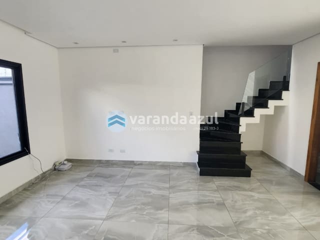 Sobrado 3 quartos e 3 banheiros, à venda, no bairro Vila Cecília em Mogi das Cruzes