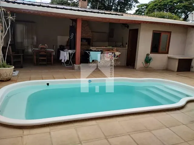 Sobrado com 300m² 3 quartos e 2 banheiros, à venda, no bairro Caxambu em Jundiaí