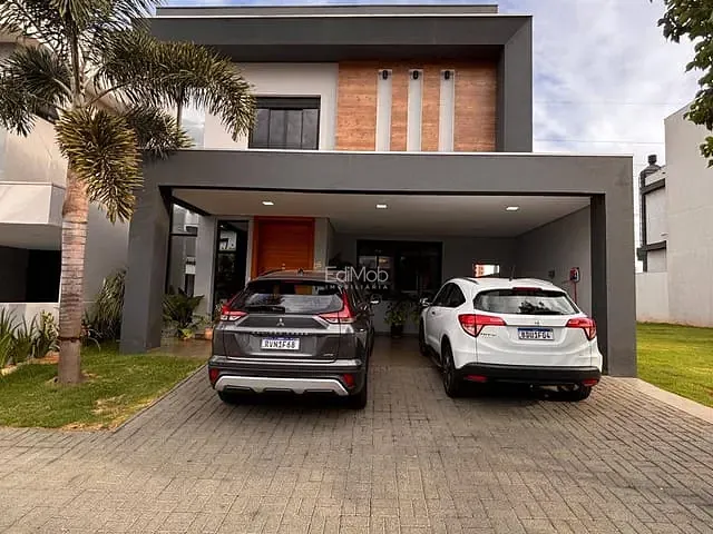 Sobrado com 250m² 4 quartos e 3 banheiros, à venda, no bairro FAG em Cascavel