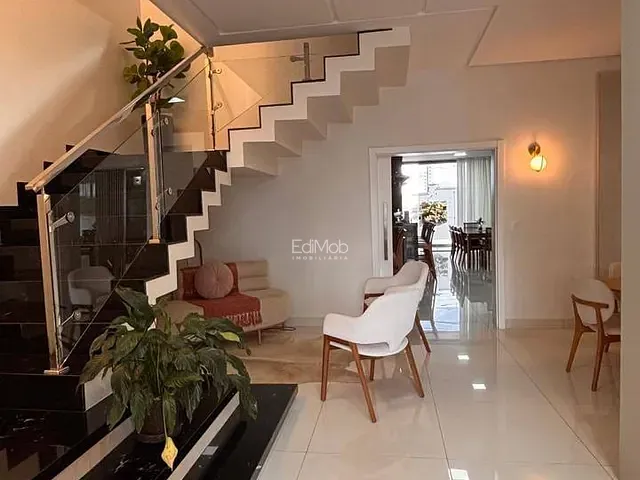 Sobrado com 250m² 4 quartos e 3 banheiros, à venda, no bairro FAG em Cascavel