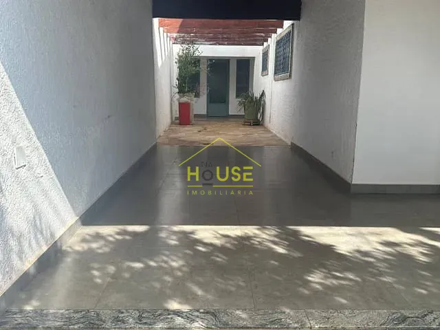 Sobrado 3 quartos e 4 banheiros, para alugar, no bairro Centro em Fernandópolis