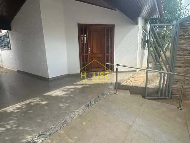 Sobrado 3 quartos e 4 banheiros, para alugar, no bairro Centro em Fernandópolis