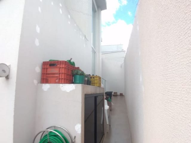 Sobrado com 241m² 3 quartos e 1 banheiro, à venda, no bairro Morada das Flores em Cambé