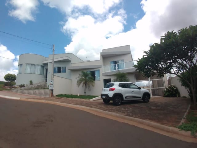 Sobrado com 241m² 3 quartos e 1 banheiro, à venda, no bairro Morada das Flores em Cambé