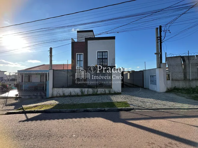Sobrado 3 quartos e 3 banheiros, à venda, no bairro Capão Raso em Curitiba