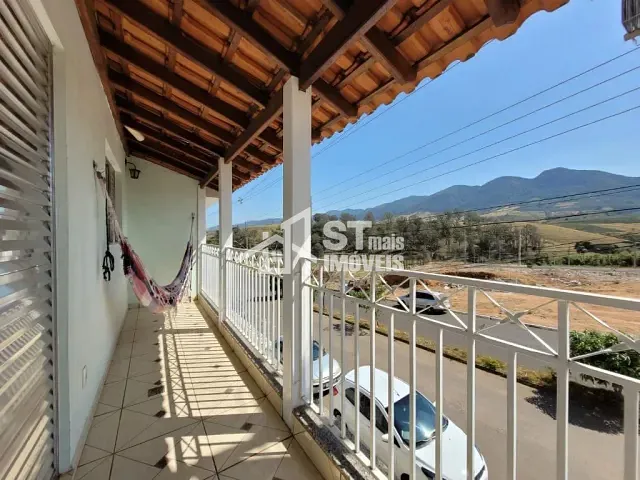 Sobrado com 150m² 3 quartos e 2 banheiros, à venda, no bairro Jardim Rio Branco em Andradas