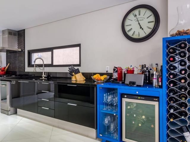 Sobrado com 332m² 3 quartos e 3 banheiros, à venda, no bairro Caminho Novo em Tremembé