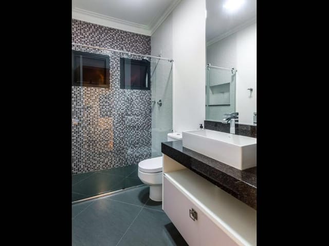 Sobrado com 332m² 3 quartos e 3 banheiros, à venda, no bairro Caminho Novo em Tremembé