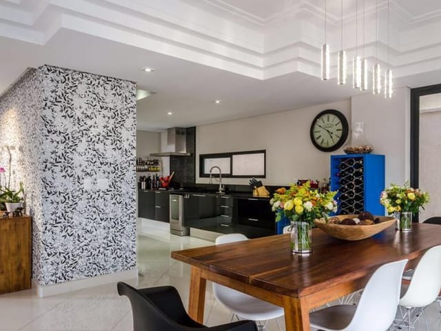 Sobrado com 332m² 3 quartos e 3 banheiros, à venda, no bairro Caminho Novo em Tremembé