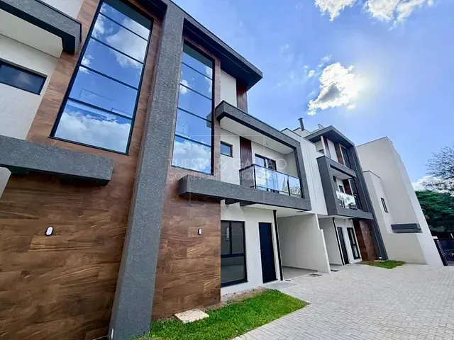 Sobrado com 279m² 3 quartos e 4 banheiros, à venda, no bairro Novo Mundo em Curitiba