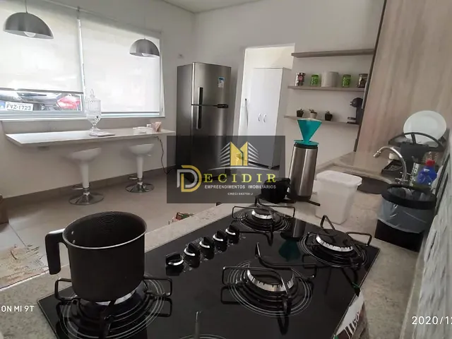 Sobrado com 350m² 4 quartos e 4 banheiros, à venda, no bairro Jardim Barbacena em Cotia