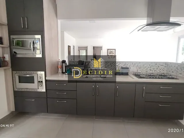 Sobrado com 350m² 4 quartos e 4 banheiros, à venda, no bairro Jardim Barbacena em Cotia