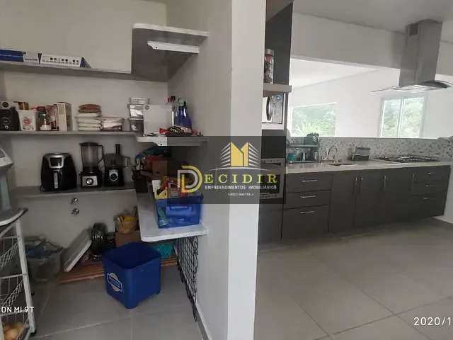 Sobrado com 350m² 4 quartos e 4 banheiros, à venda, no bairro Jardim Barbacena em Cotia