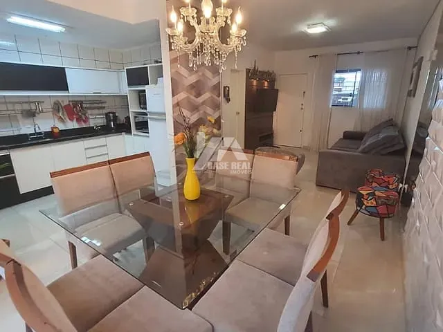 Sobrado com 138m² 2 quartos e 2 banheiros, à venda, no bairro Órfãs em Ponta Grossa