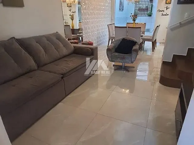 Sobrado com 138m² 2 quartos e 2 banheiros, à venda, no bairro Órfãs em Ponta Grossa