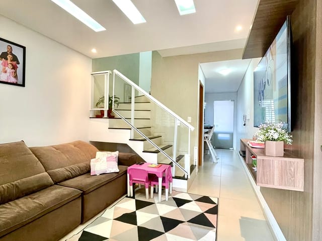 Sobrado com 72m² 2 quartos e 2 banheiros, à venda, no bairro Contorno em Ponta Grossa