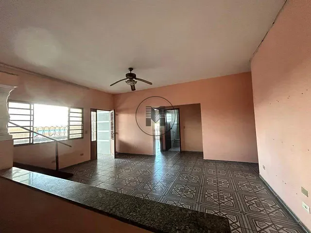 Sobrado 3 quartos e 2 banheiros, à venda, no bairro Parque Aeroporto em Taubaté