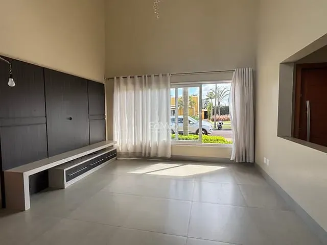 Sobrado com 600m² 5 quartos e 4 banheiros, à venda, no bairro FAG em Cascavel