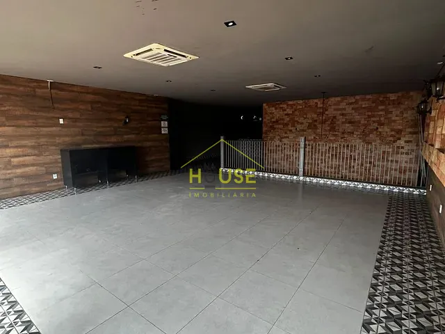 Sobrado à venda, no bairro Jardim Alvorada em Votuporanga