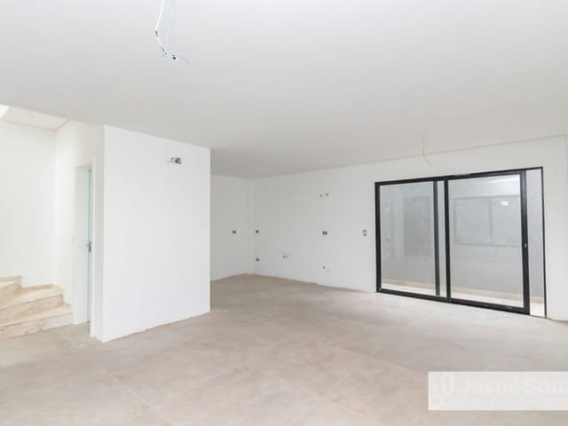 Sobrado com 100m² 3 quartos e 3 banheiros, à venda, no bairro Vista Alegre em Curitiba