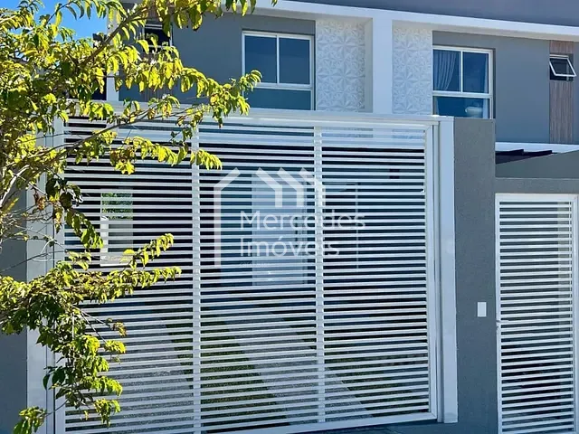 Sobrado com 159m² 3 quartos e 2 banheiros, à venda, no bairro Espinheiros em Itajaí
