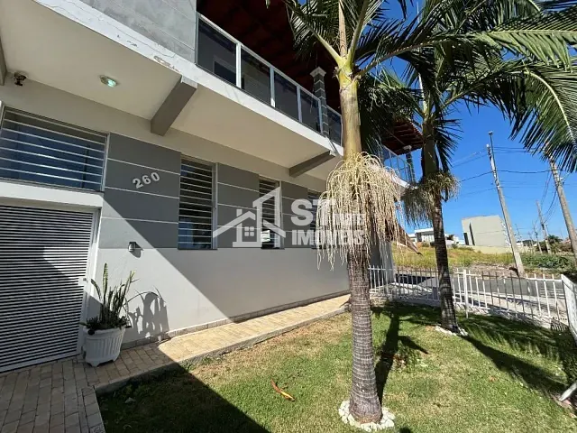 Sobrado com 300m² 4 quartos e 3 banheiros, à venda, no bairro Jardim Portal da Mantiqueira II em Andradas