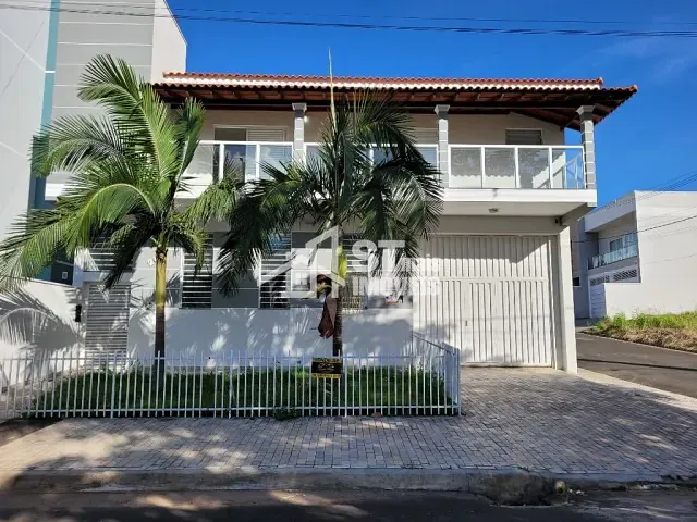 Sobrado com 300m² 4 quartos e 3 banheiros, à venda, no bairro Jardim Portal da Mantiqueira II em Andradas