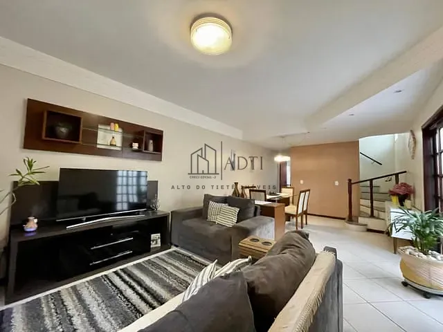 Sobrado com 132m² 3 quartos e 2 banheiros, à venda, no bairro Parque Santana em Mogi das Cruzes