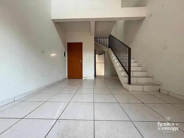 Sobrado à venda ou para alugar, no bairro Jardim Nova Independência em Sarandi