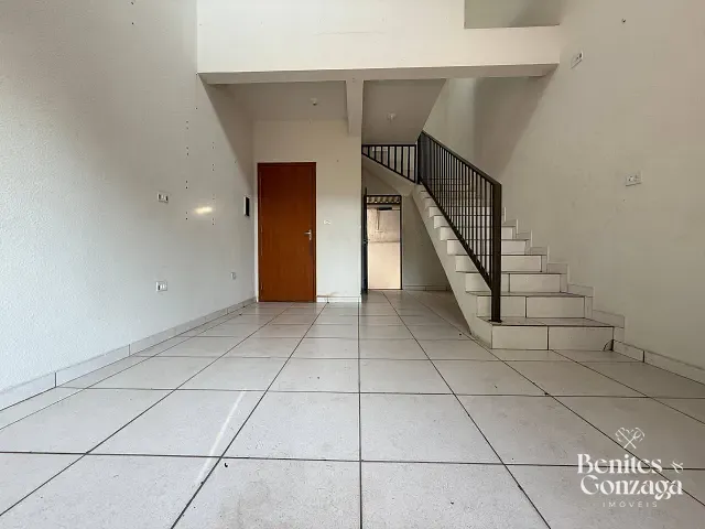 Sobrado à venda ou para alugar, no bairro Jardim Nova Independência em Sarandi