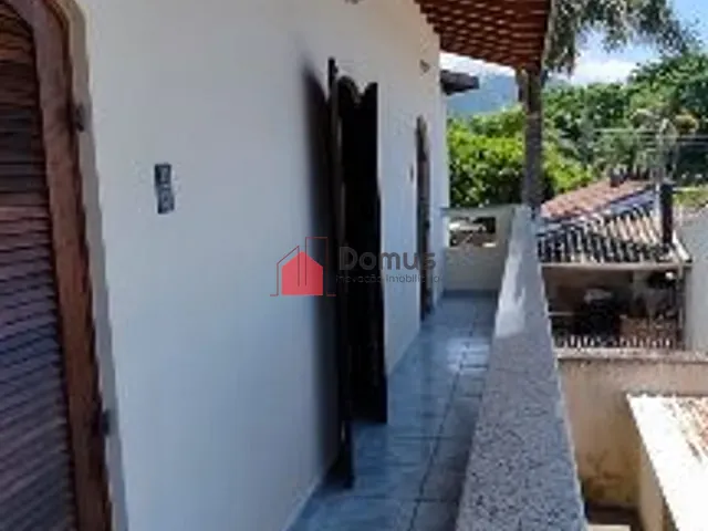 Sobrado com 297m² 4 quartos e 2 banheiros, à venda, no bairro Indaiá em Caraguatatuba